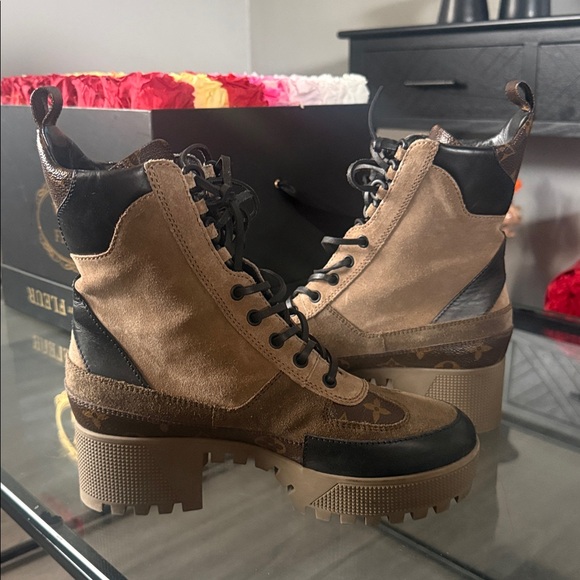 Laureate Platform Desert Boot - Picture 6 of 12